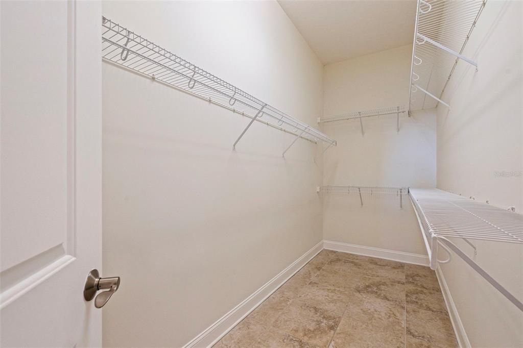 For Sale: $899,000 (3 beds, 3 baths, 3950 Square Feet)