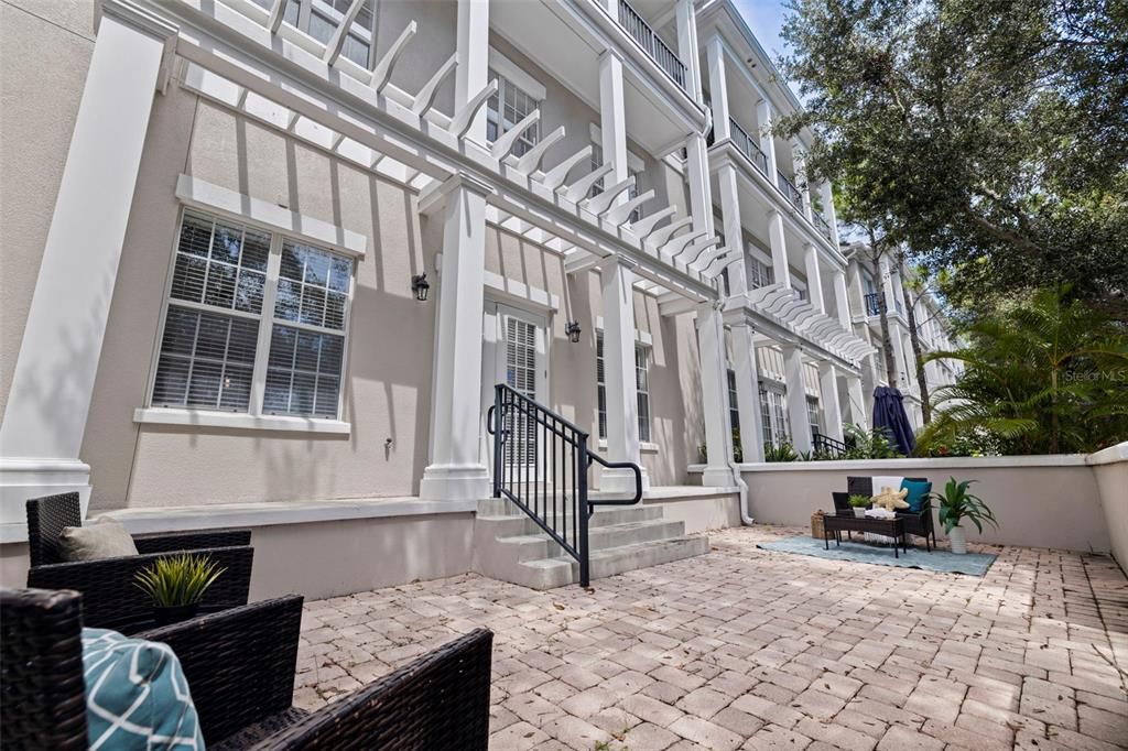 For Sale: $899,000 (3 beds, 3 baths, 3950 Square Feet)