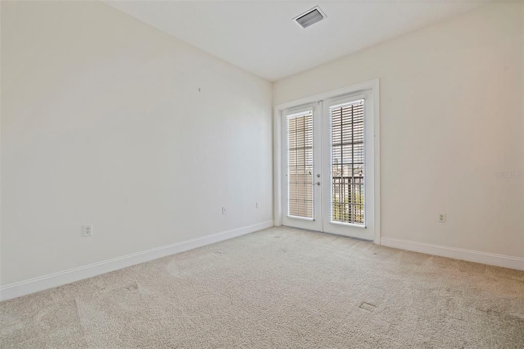 For Sale: $899,000 (3 beds, 3 baths, 3950 Square Feet)