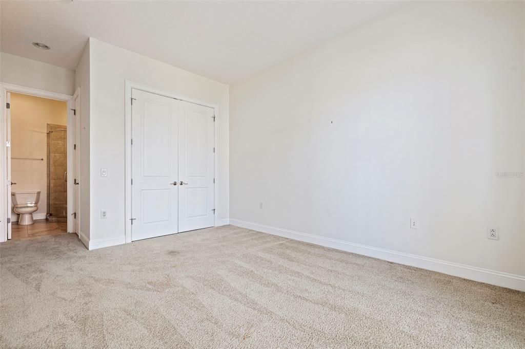 For Sale: $899,000 (3 beds, 3 baths, 3950 Square Feet)