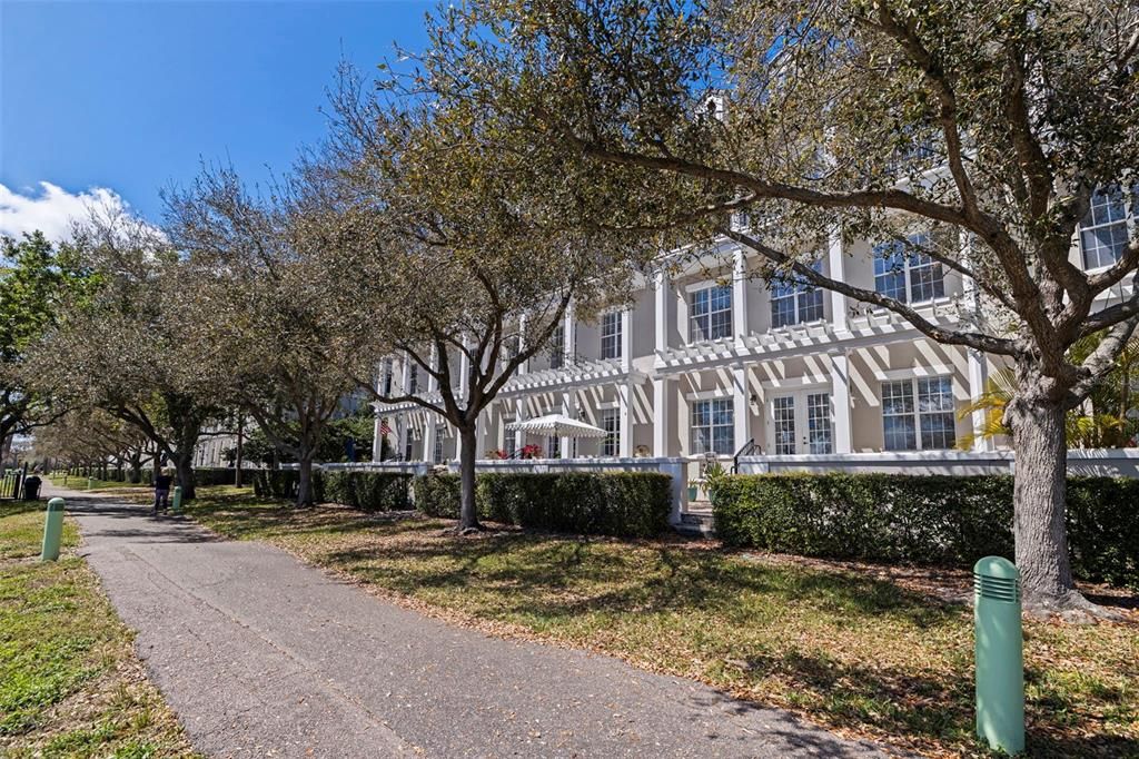 For Sale: $899,000 (3 beds, 3 baths, 3950 Square Feet)