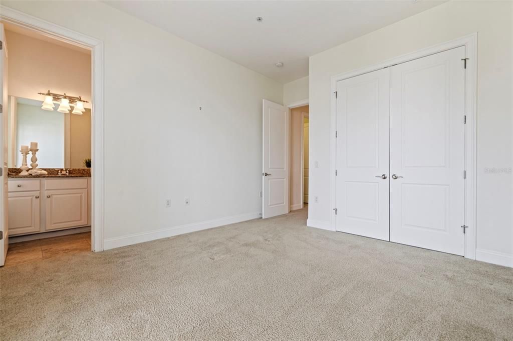 For Sale: $899,000 (3 beds, 3 baths, 3950 Square Feet)