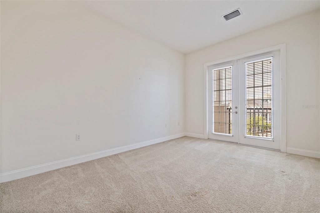 For Sale: $899,000 (3 beds, 3 baths, 3950 Square Feet)