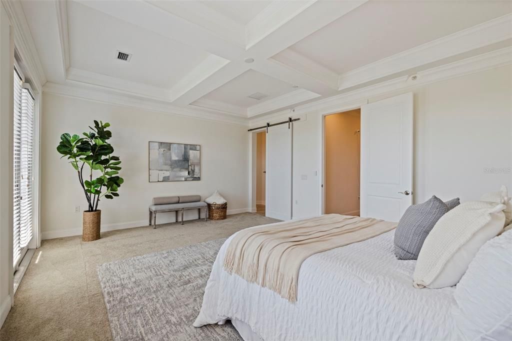 For Sale: $899,000 (3 beds, 3 baths, 3950 Square Feet)