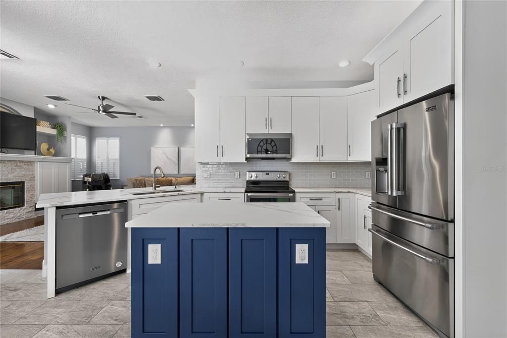 En Venta: $689,000 (4 camas, 2 baños, 2537 Pies cuadrados)