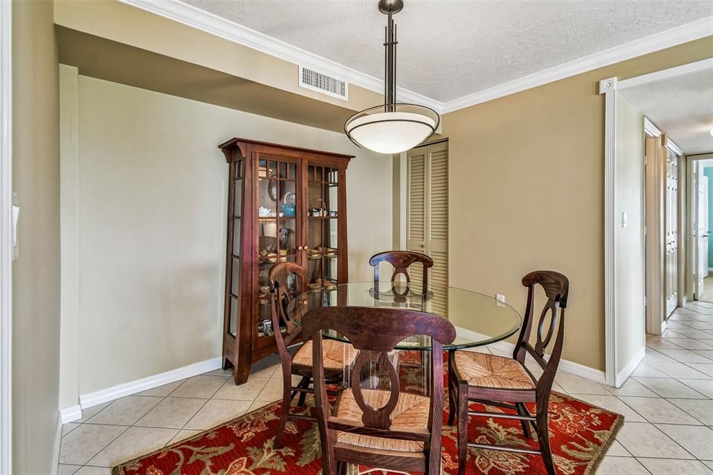 В аренду: $8,350 (2 спален, 2 ванн, 1275 Квадратных фут)