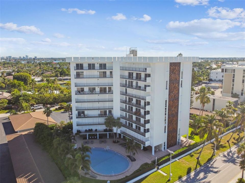 В аренду: $8,350 (2 спален, 2 ванн, 1275 Квадратных фут)