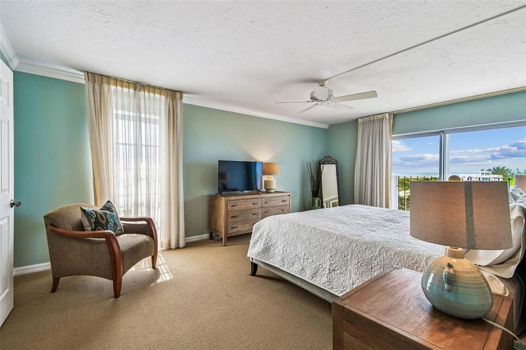 В аренду: $8,350 (2 спален, 2 ванн, 1275 Квадратных фут)