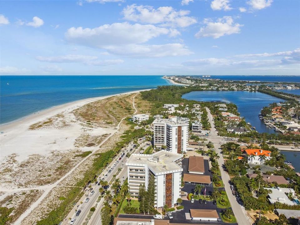 В аренду: $8,350 (2 спален, 2 ванн, 1275 Квадратных фут)
