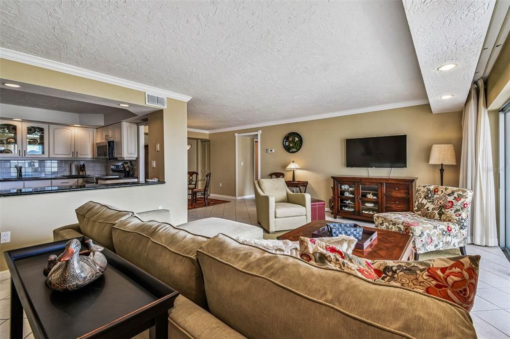 В аренду: $8,350 (2 спален, 2 ванн, 1275 Квадратных фут)