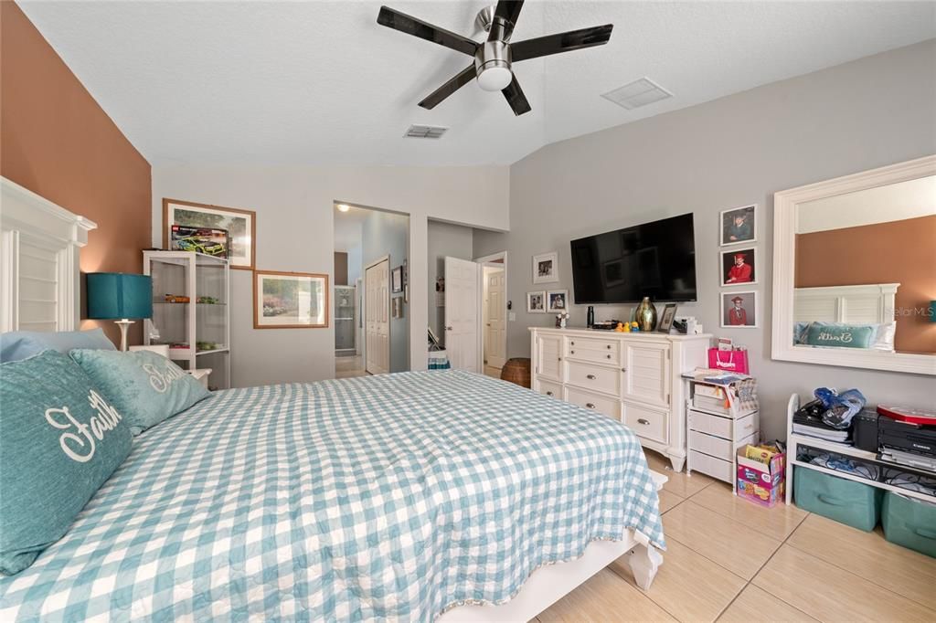 For Sale: $439,999 (4 beds, 3 baths, 2520 Square Feet)