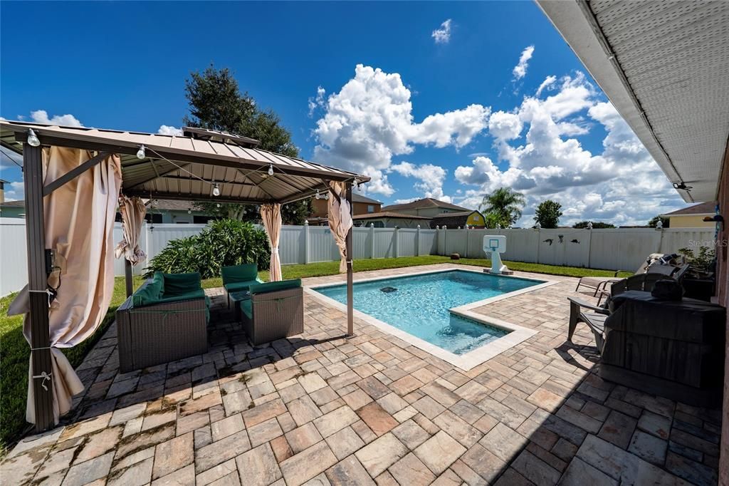 For Sale: $439,999 (4 beds, 3 baths, 2520 Square Feet)