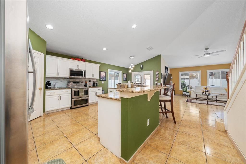 For Sale: $439,999 (4 beds, 3 baths, 2520 Square Feet)