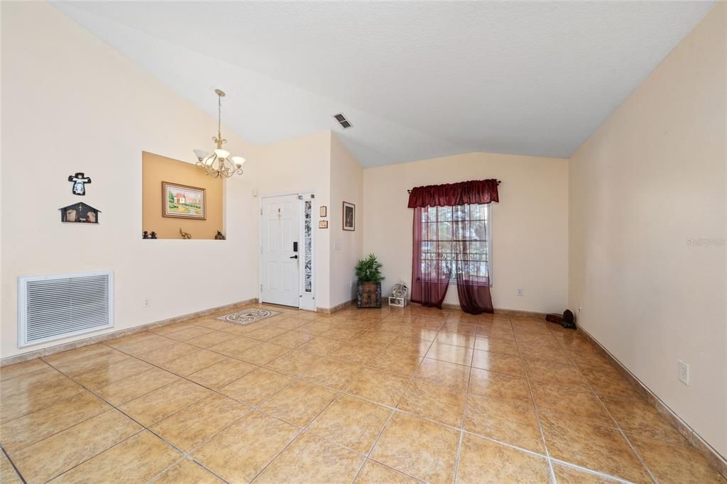 For Sale: $439,999 (4 beds, 3 baths, 2520 Square Feet)