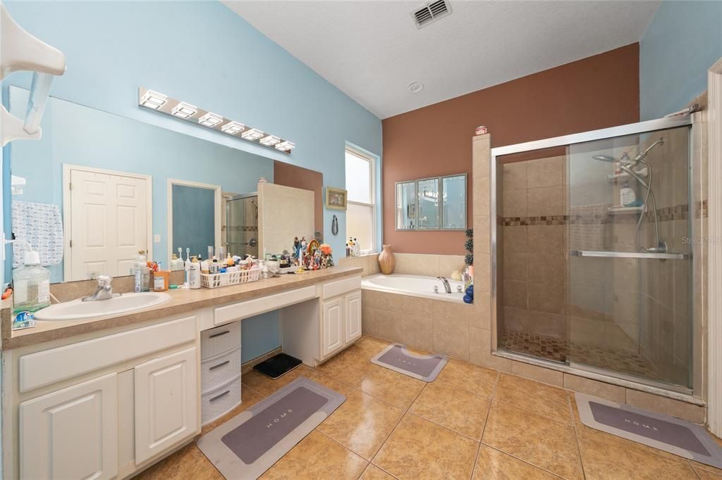 For Sale: $439,999 (4 beds, 3 baths, 2520 Square Feet)