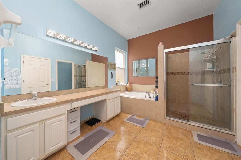 For Sale: $439,999 (4 beds, 3 baths, 2520 Square Feet)