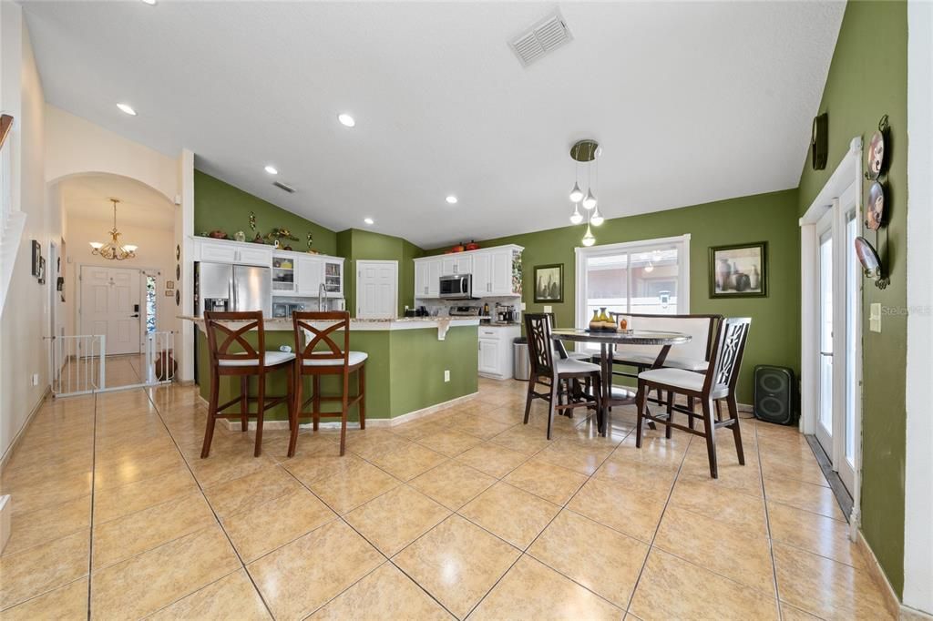 For Sale: $439,999 (4 beds, 3 baths, 2520 Square Feet)