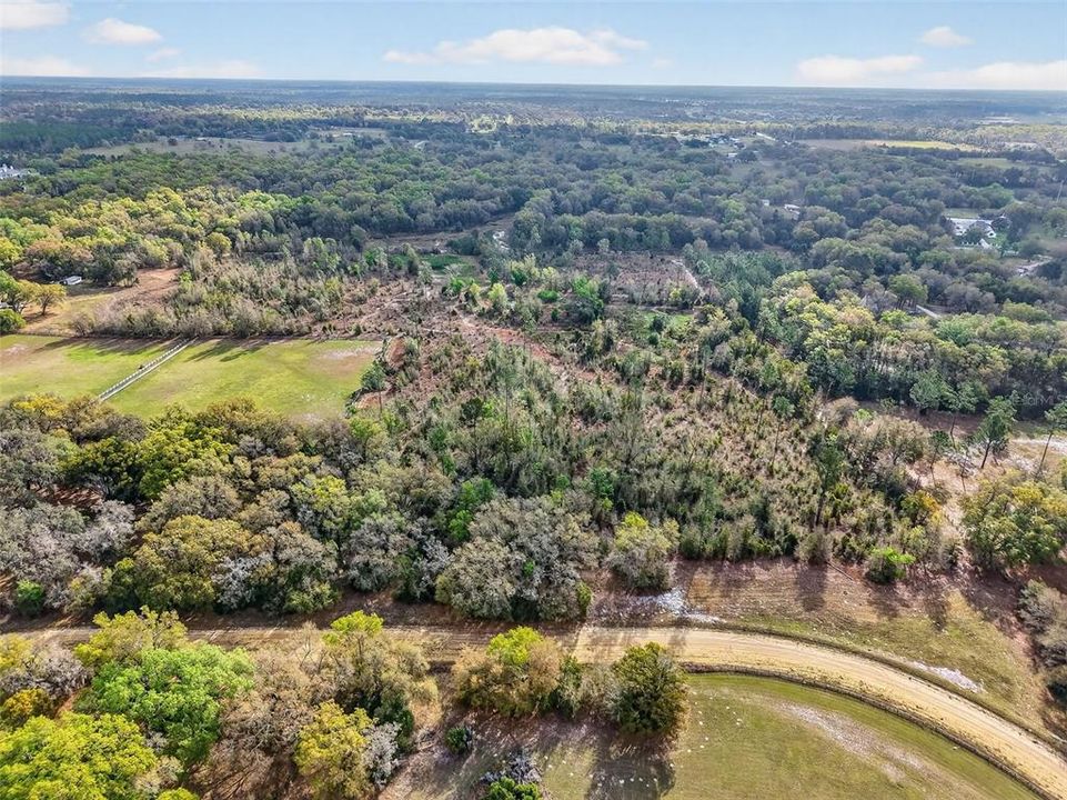 На продажу: $1,200,000 (30.20 acres)