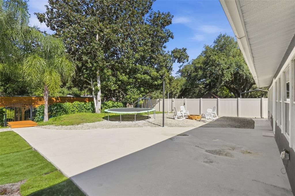 For Sale: $565,000 (5 beds, 3 baths, 2780 Square Feet)
