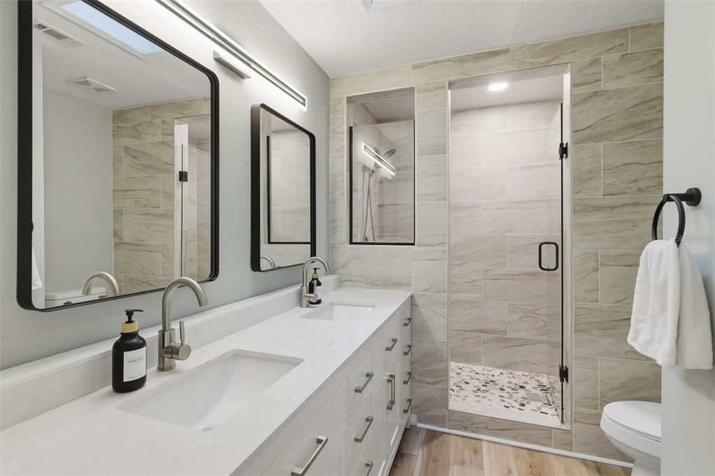 For Sale: $565,000 (5 beds, 3 baths, 2780 Square Feet)