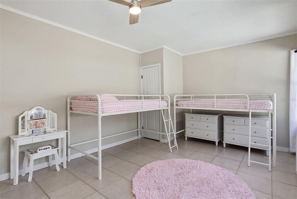 For Sale: $565,000 (5 beds, 3 baths, 2780 Square Feet)