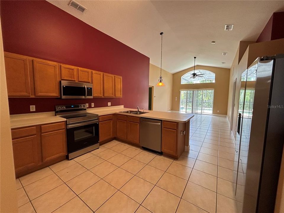 For Rent: $2,800 (4 beds, 3 baths, 1960 Square Feet)