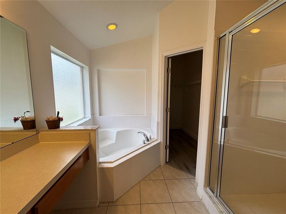 For Rent: $2,800 (4 beds, 3 baths, 1960 Square Feet)