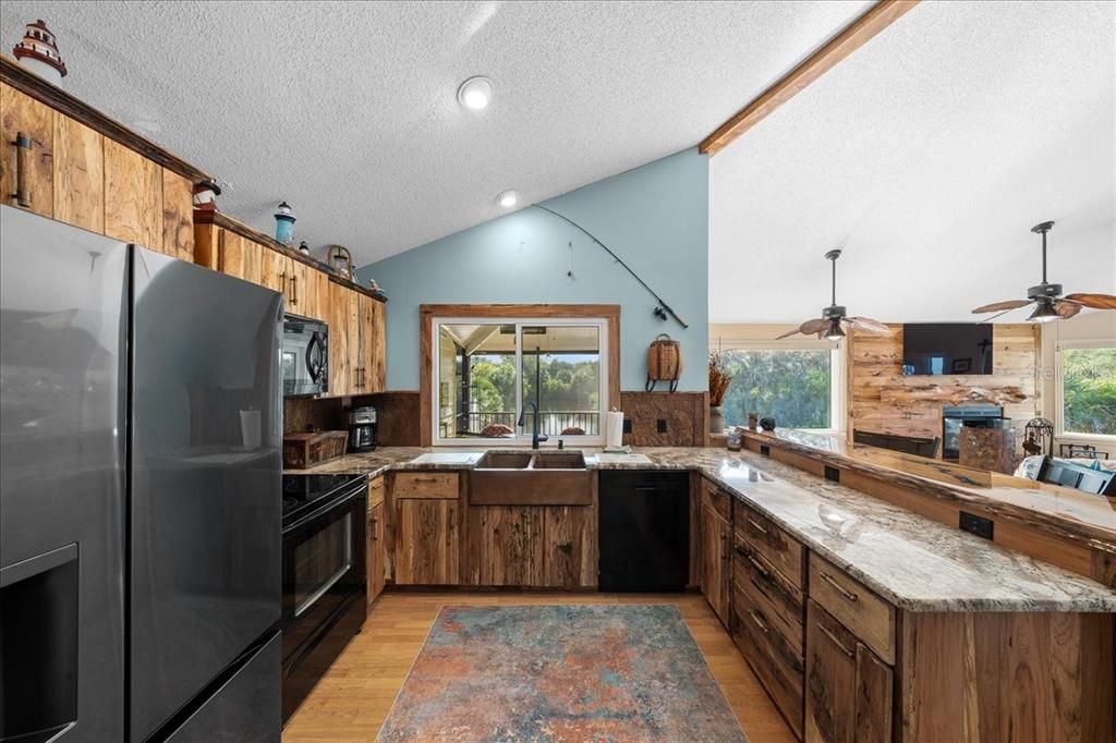 For Sale: $474,900 (2 beds, 2 baths, 1310 Square Feet)