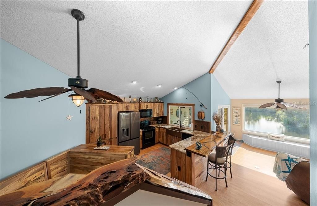 For Sale: $474,900 (2 beds, 2 baths, 1310 Square Feet)