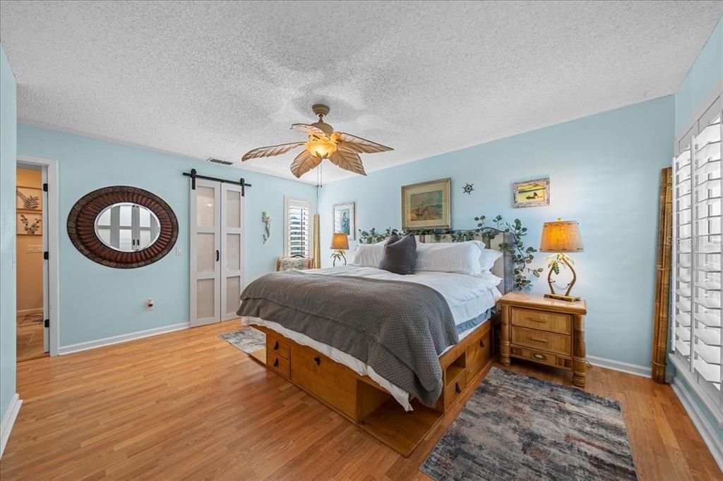 For Sale: $474,900 (2 beds, 2 baths, 1310 Square Feet)