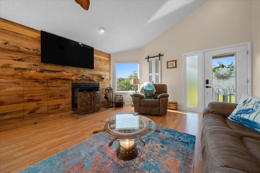 For Sale: $474,900 (2 beds, 2 baths, 1310 Square Feet)