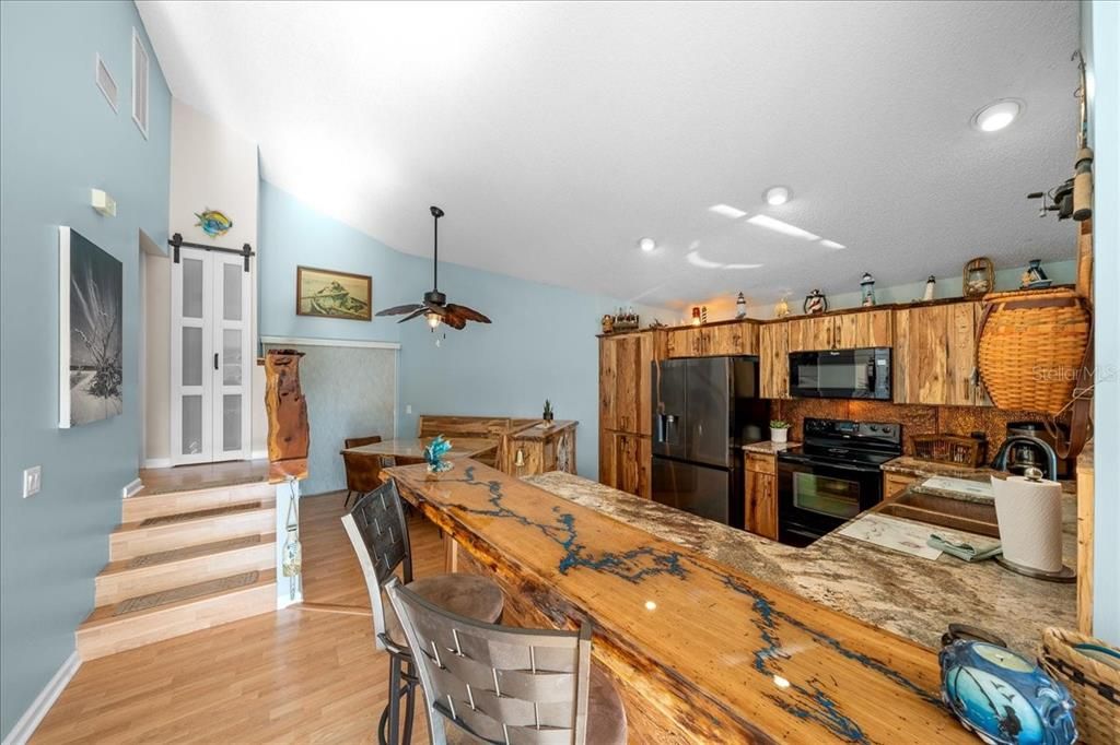 For Sale: $474,900 (2 beds, 2 baths, 1310 Square Feet)