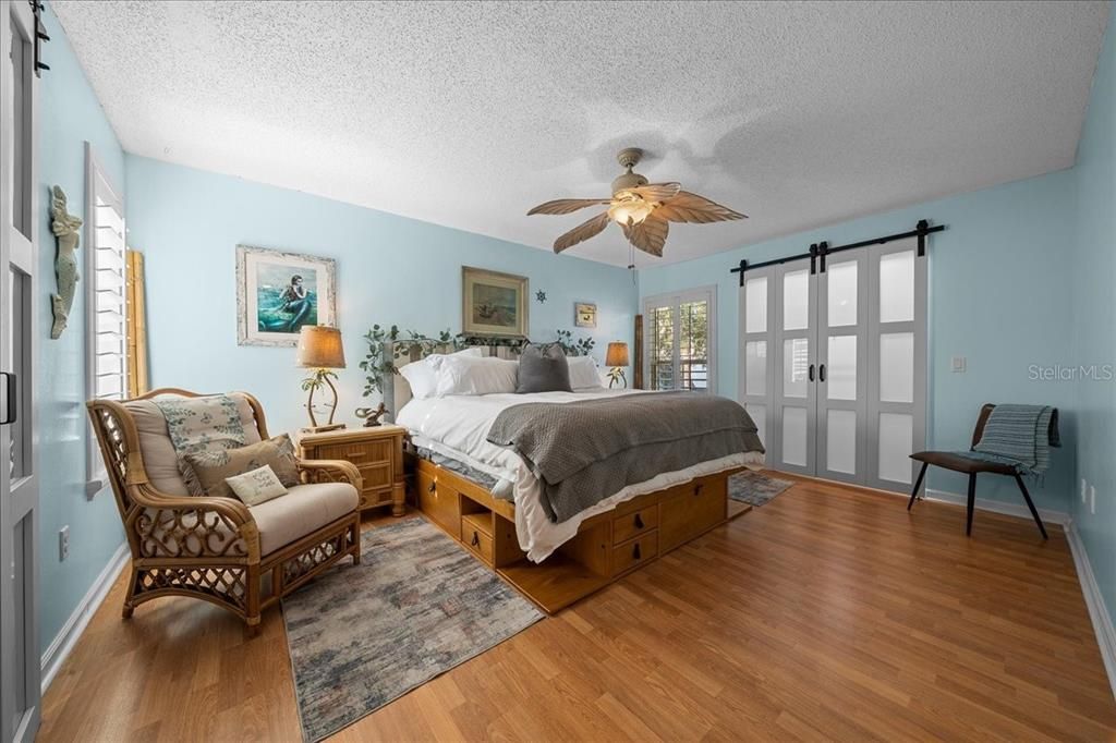 For Sale: $474,900 (2 beds, 2 baths, 1310 Square Feet)