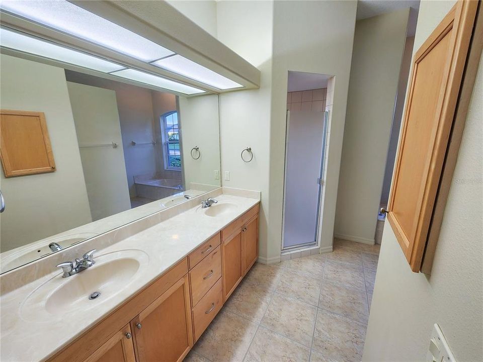 На продажу: $599,900 (4 спален, 2 ванн, 2647 Квадратных фут)