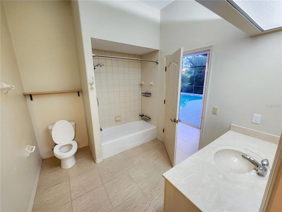 На продажу: $599,900 (4 спален, 2 ванн, 2647 Квадратных фут)