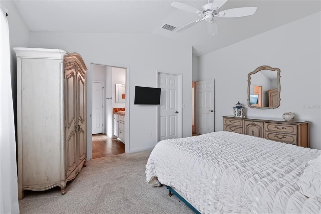 For Sale: $359,500 (3 beds, 2 baths, 1426 Square Feet)