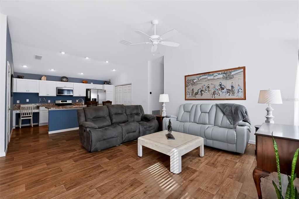 For Sale: $359,500 (3 beds, 2 baths, 1426 Square Feet)