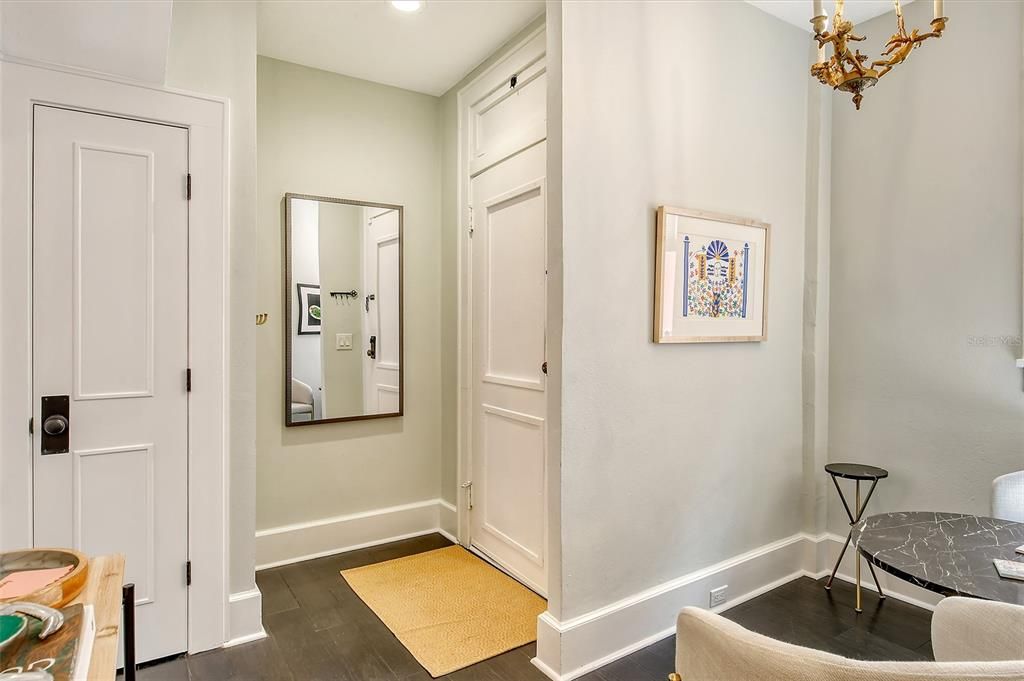 For Sale: $399,000 (1 beds, 1 baths, 676 Square Feet)