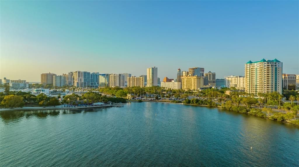For Sale: $399,000 (1 beds, 1 baths, 676 Square Feet)