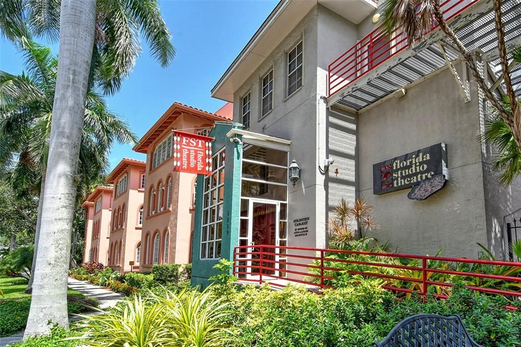 For Sale: $399,000 (1 beds, 1 baths, 676 Square Feet)