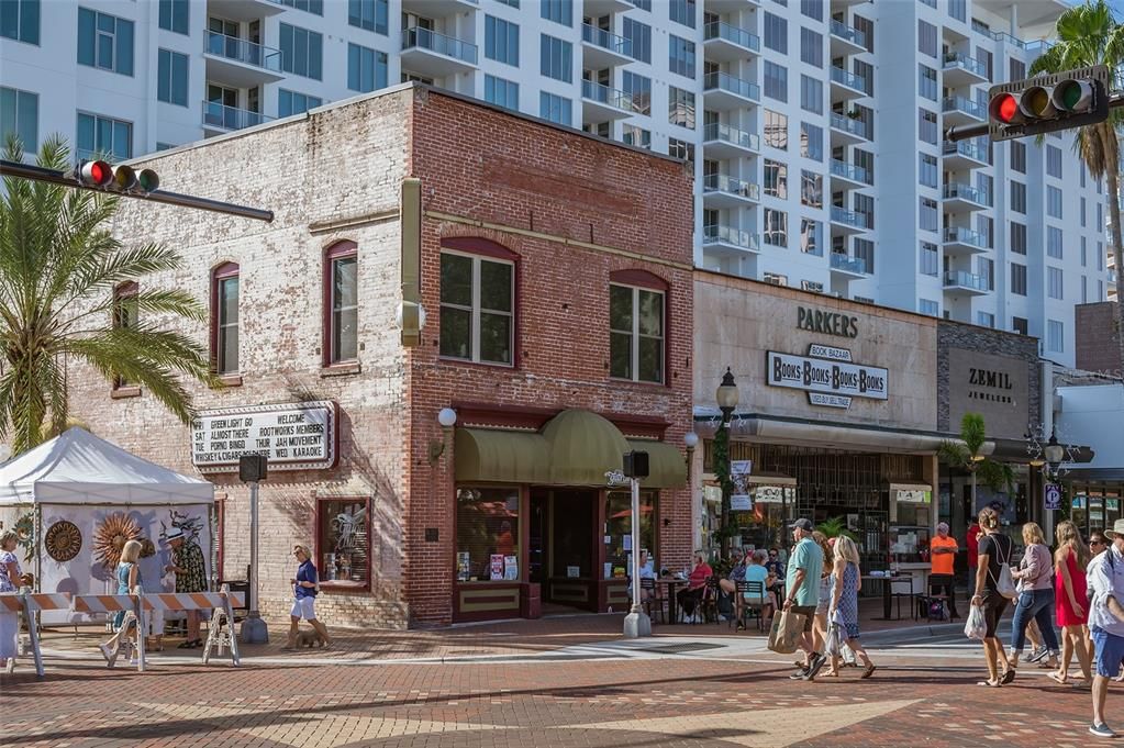 For Sale: $399,000 (1 beds, 1 baths, 676 Square Feet)