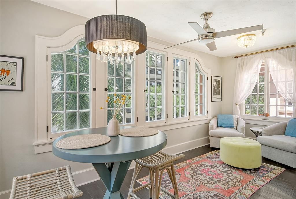 For Sale: $399,000 (1 beds, 1 baths, 676 Square Feet)