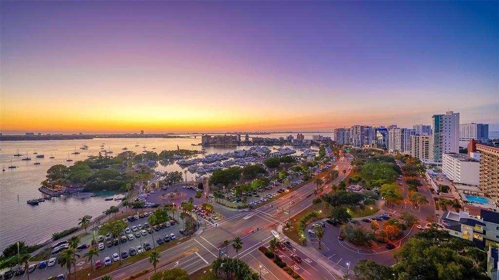 For Sale: $399,000 (1 beds, 1 baths, 676 Square Feet)