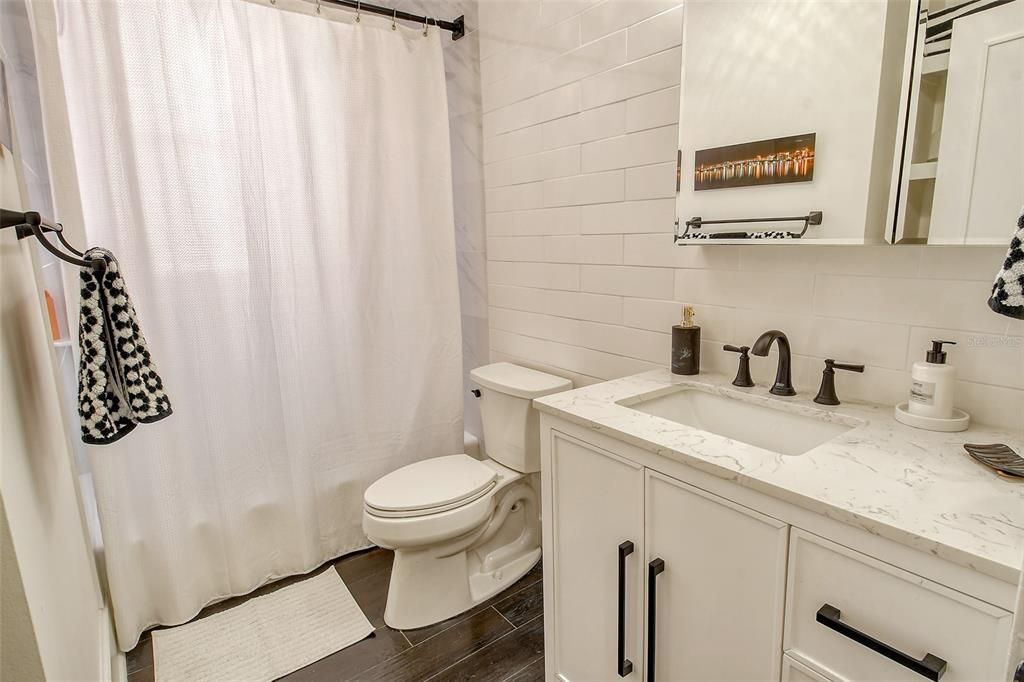 For Sale: $399,000 (1 beds, 1 baths, 676 Square Feet)