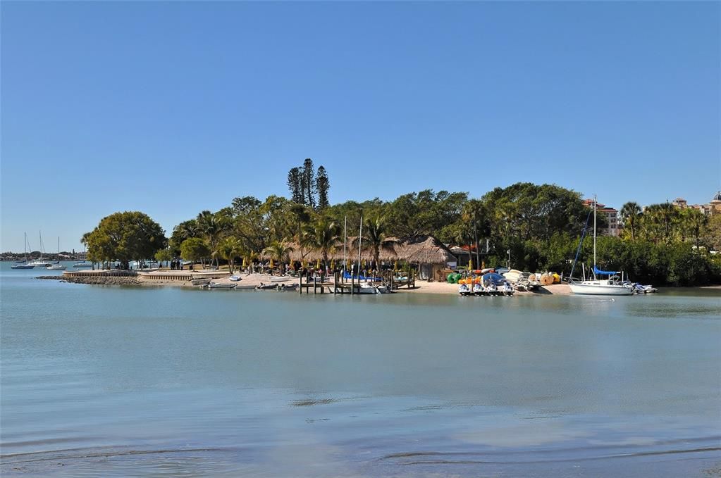 For Sale: $399,000 (1 beds, 1 baths, 676 Square Feet)