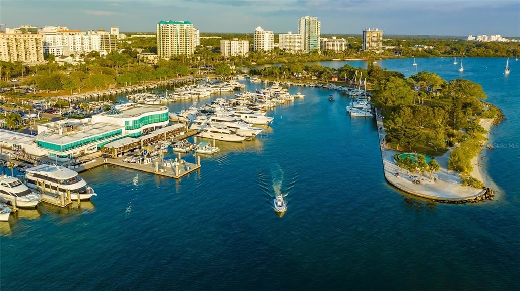For Sale: $399,000 (1 beds, 1 baths, 676 Square Feet)