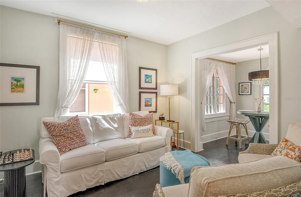 For Sale: $399,000 (1 beds, 1 baths, 676 Square Feet)