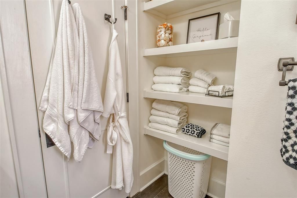 For Sale: $399,000 (1 beds, 1 baths, 676 Square Feet)