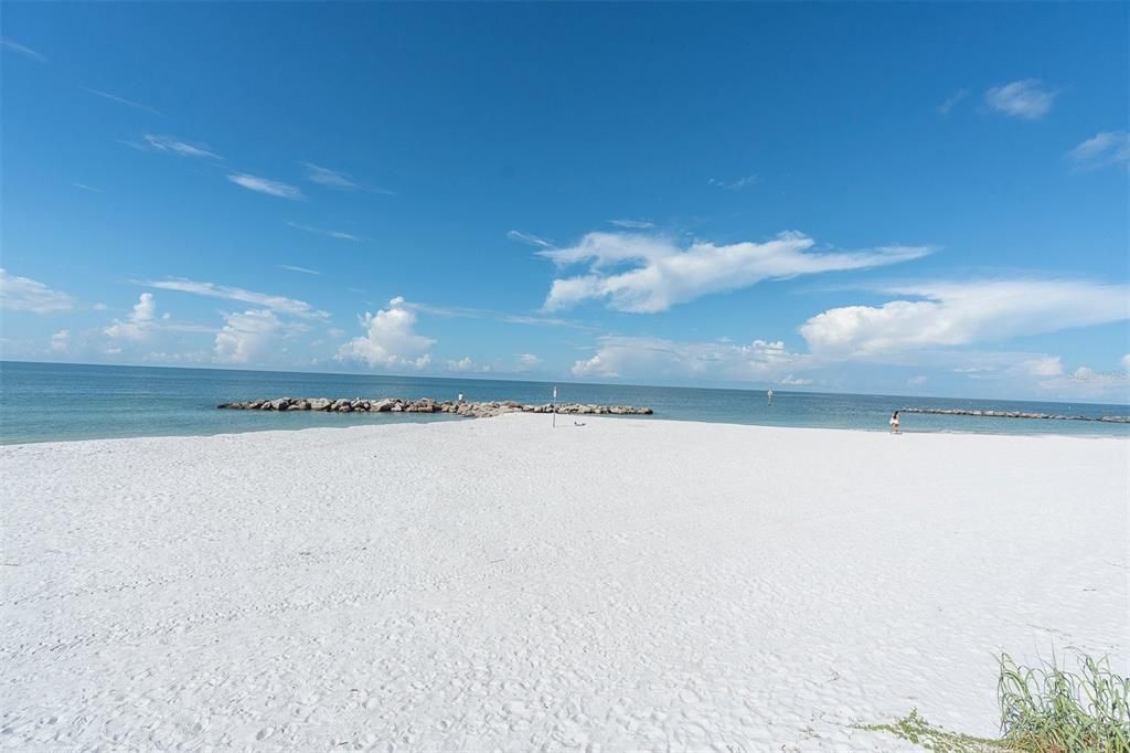 For Sale: $469,000 (1 beds, 1 baths, 790 Square Feet)