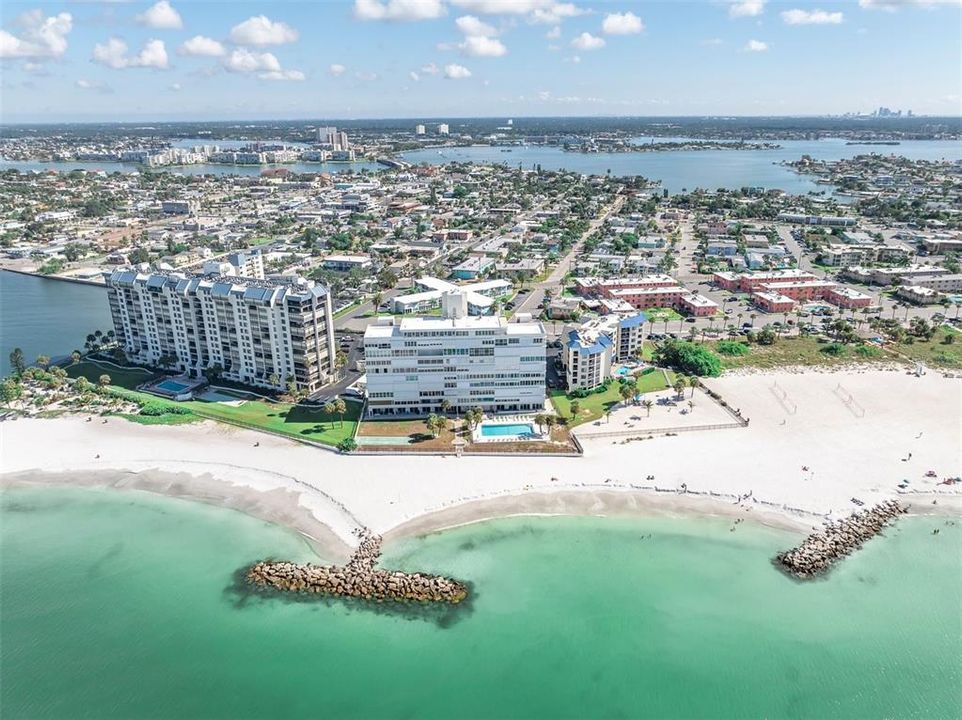 For Sale: $469,000 (1 beds, 1 baths, 790 Square Feet)